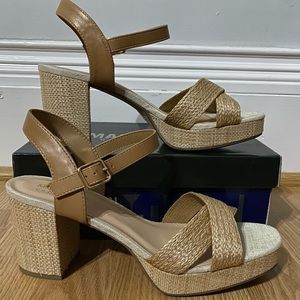 Manhattan Collection Woven Block Heeled Sandals Size 9.5 MCMW9.5